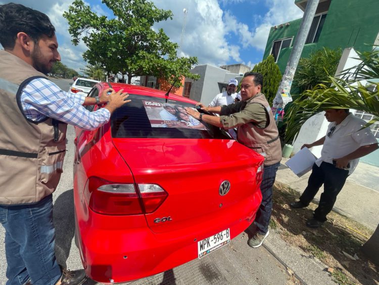 Abandera Wilians Ferrer Aguilar movimiento “Sigue a López” en Playa del Carmen