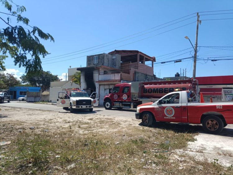 “Se los va a cargar la chin…” Amenazan sujetos al incendiar el bar “El Dicho” en Cancún